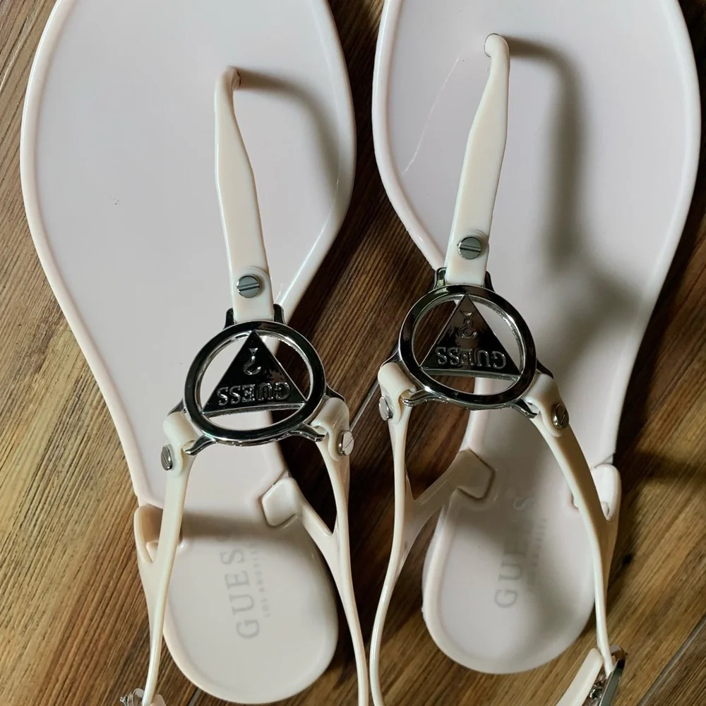 GUESS Women's Creamy Pink Sandals Size 8 - Picture 2 of 8